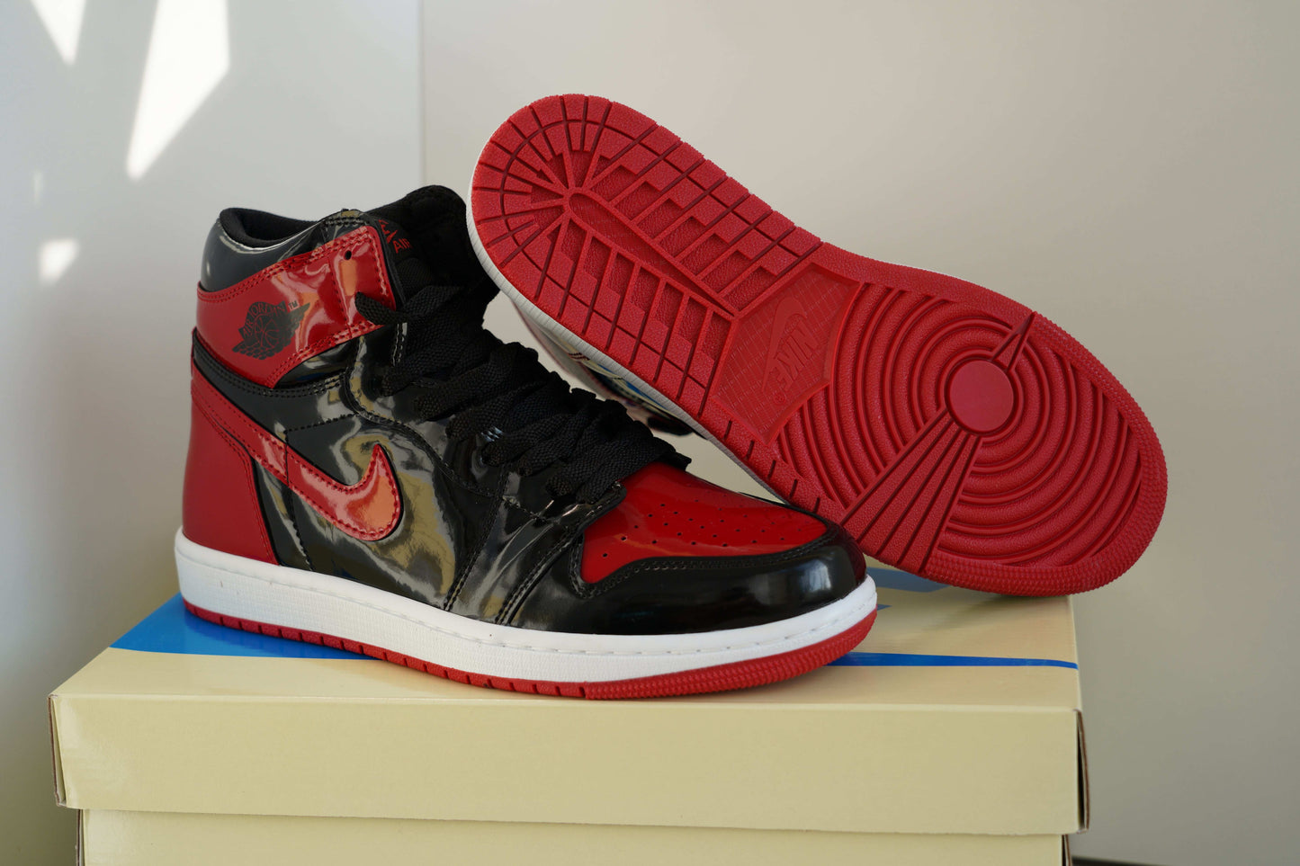 Adidasi Jordan 1 Bred Patent