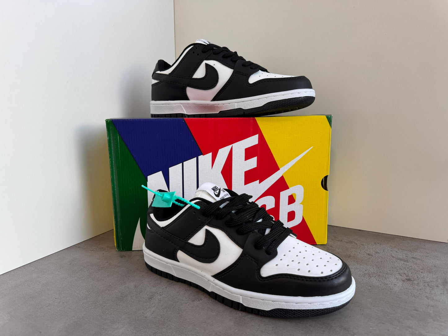 Nike Dunk Negru-Alb